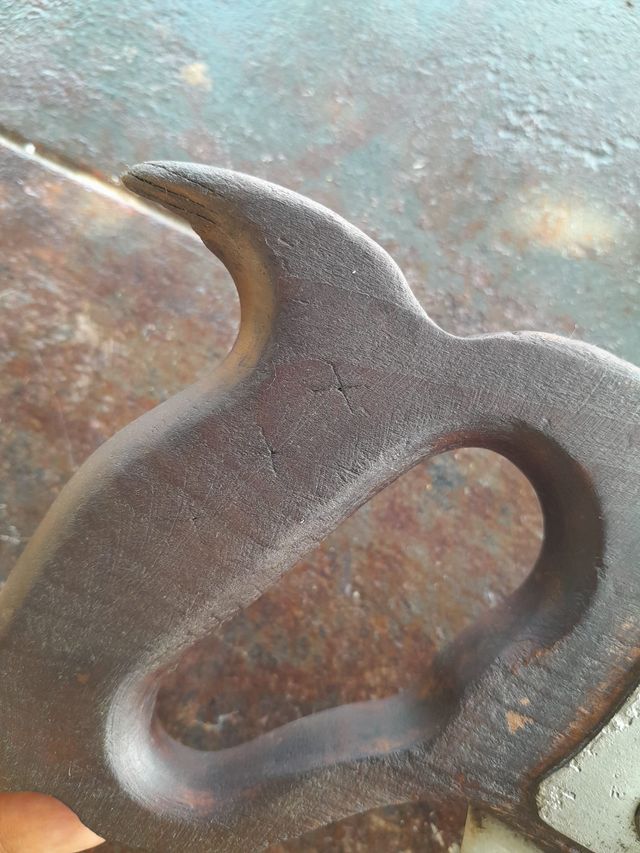Serrucho carpintero fino madera