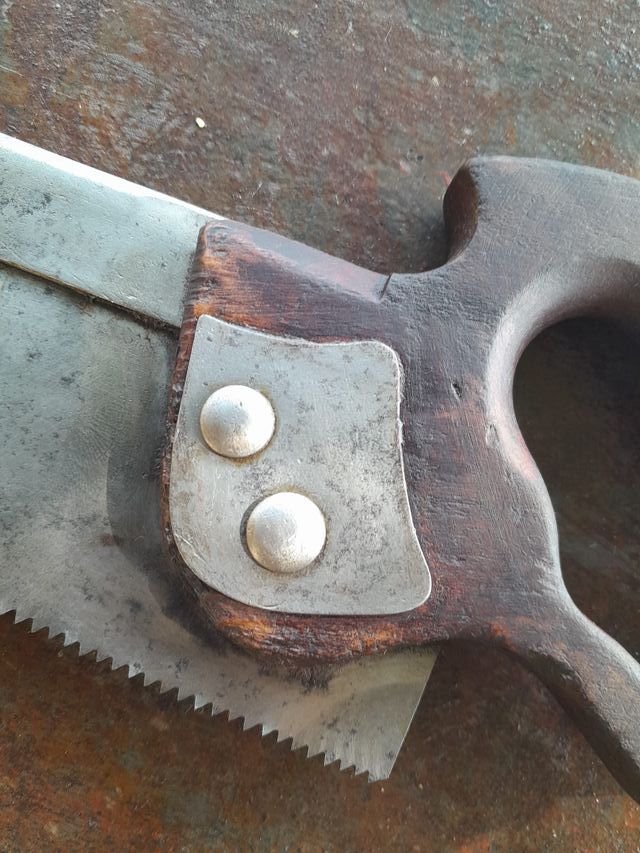 Serrucho carpintero fino madera