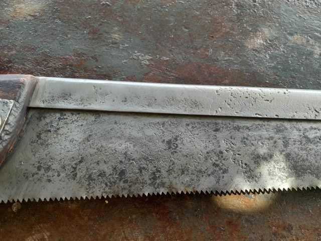 Serrucho carpintero fino madera