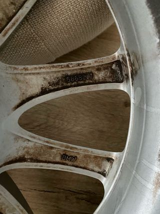 Llantas originales BMW 17” con neumáticos Pirelli 