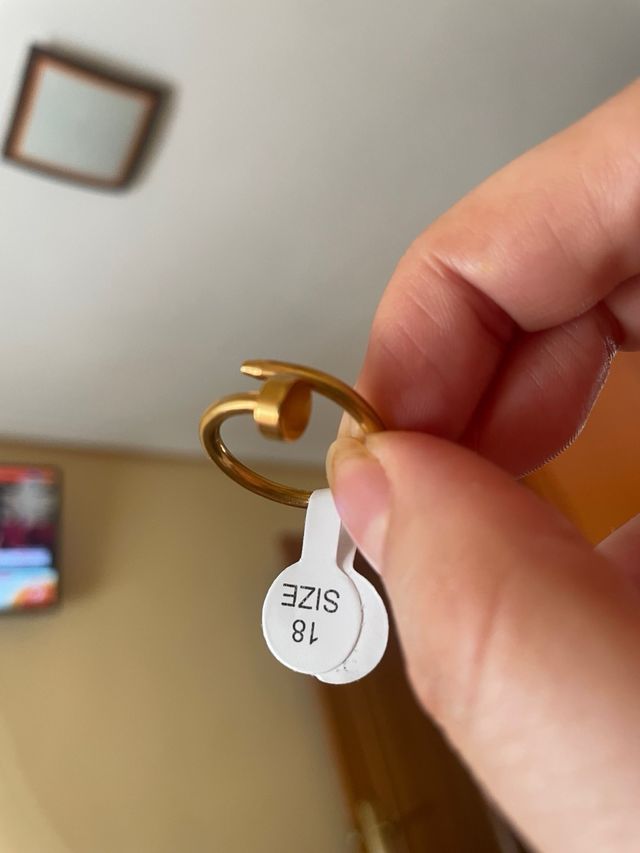 Anillo tornillo dorado talla 18