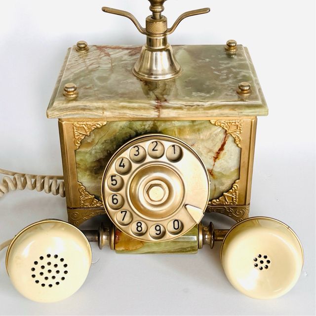 Teléfono vintage de mármol ónix y metal dorado