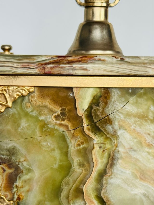 Teléfono vintage de mármol ónix y metal dorado