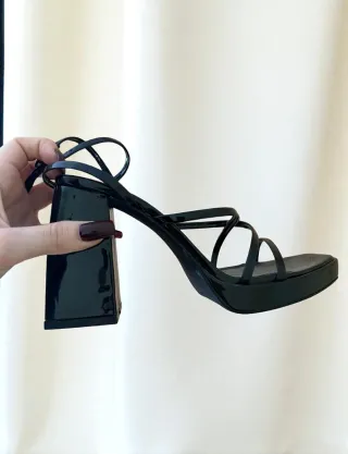 Tacones Bershka negros talla 39