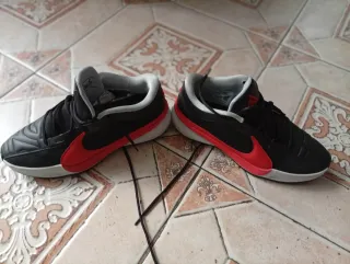 Zapatillas Nike Negras y Rojas