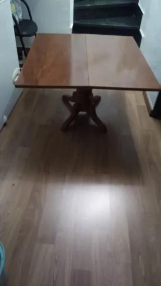 Mesa de madera maciza extensible