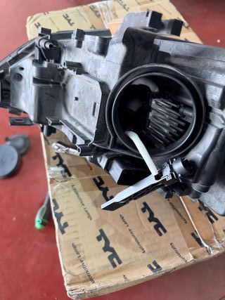 Faro delantero izquierdo Audi a4 b8