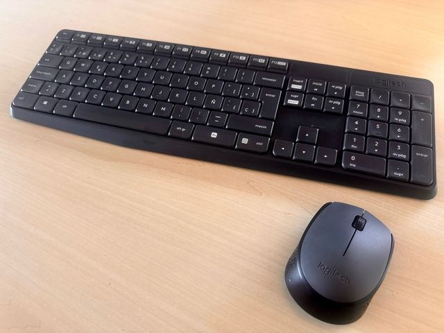 Combo Teclado y Ratón Inalámbricos Logitech MK235