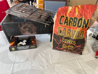 Barbacoa portátil con carbón y pastillas