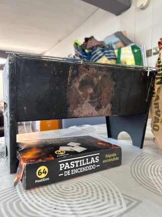 Barbacoa portátil con carbón y pastillas