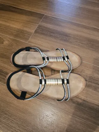 Sandalias bajas con brillos 