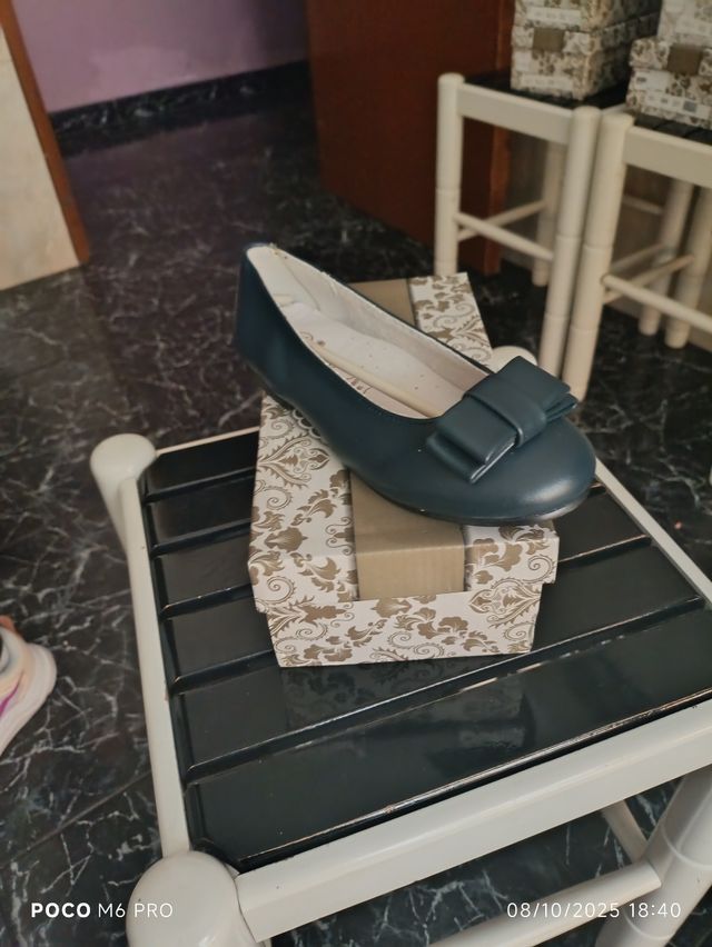 Zapatos niña azul marino con lazo