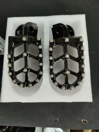 Estriberas de moto negras