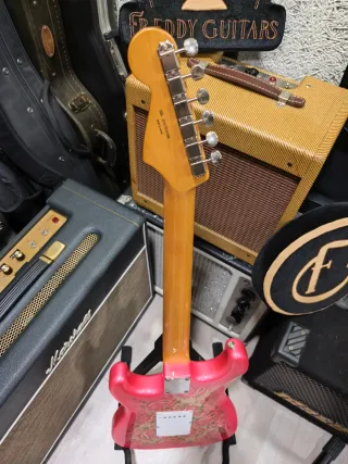 Fender Stratocaster Diseño Paisley