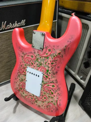 Fender Stratocaster Diseño Paisley