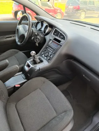 Peugeot 5008 2010