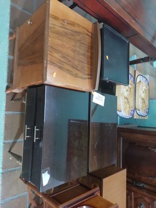 Mesitas de noche antiguas de madera