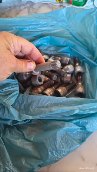 Bulloni Ruota Alfa Romeo 156 147 e altri