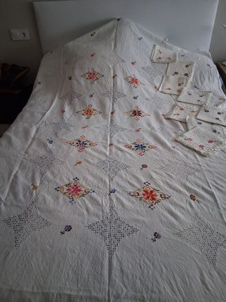 Mantelería bordada 8 servicios