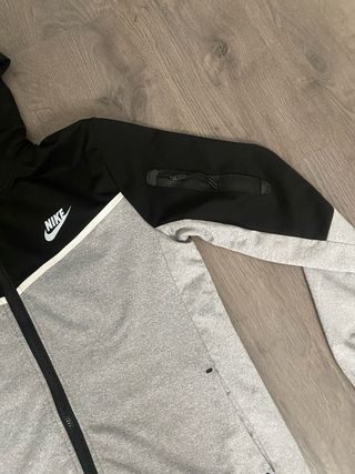 Chaqueta Nike Negra y Gris