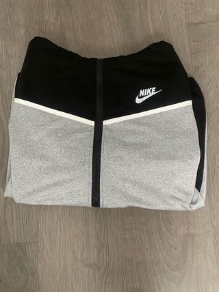 Chaqueta Nike Negra y Gris
