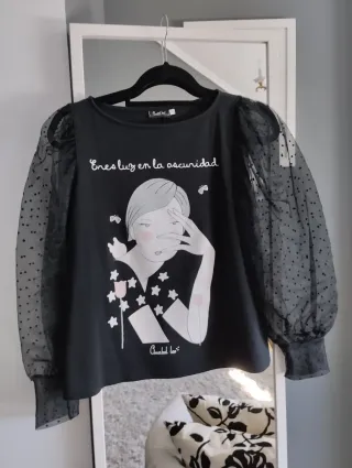 Camiseta Anabel Lee Negra con Mangas de Tul