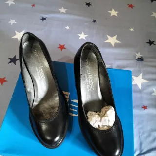 Zapatos negros de tacón