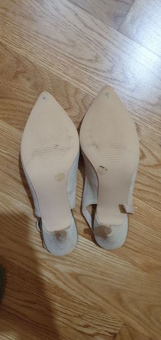 Zapatos beige Unit Talla 36 con Tacón