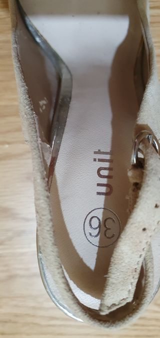 Zapatos beige Unit Talla 36 con Tacón