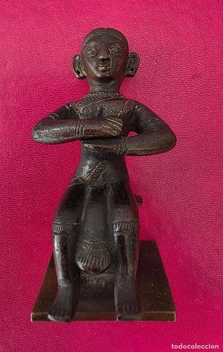 Figura ancestral étnica de bronce