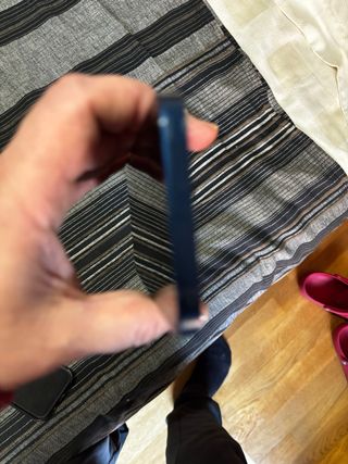iPhone 12 blu. 