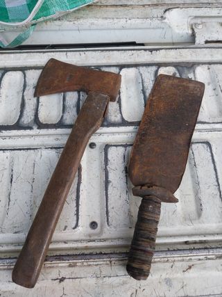 Antichi attrezzi da lavoro in legno e metallo