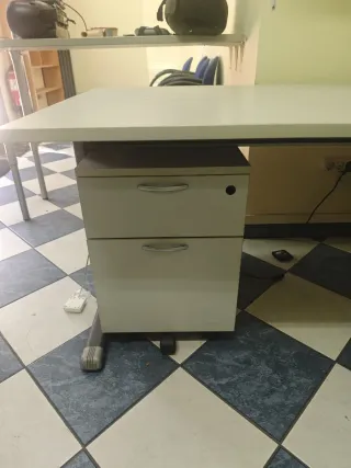 Mesa de oficina moderna