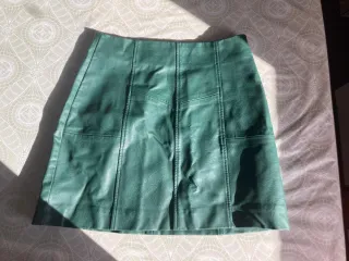 Falda cuero verde