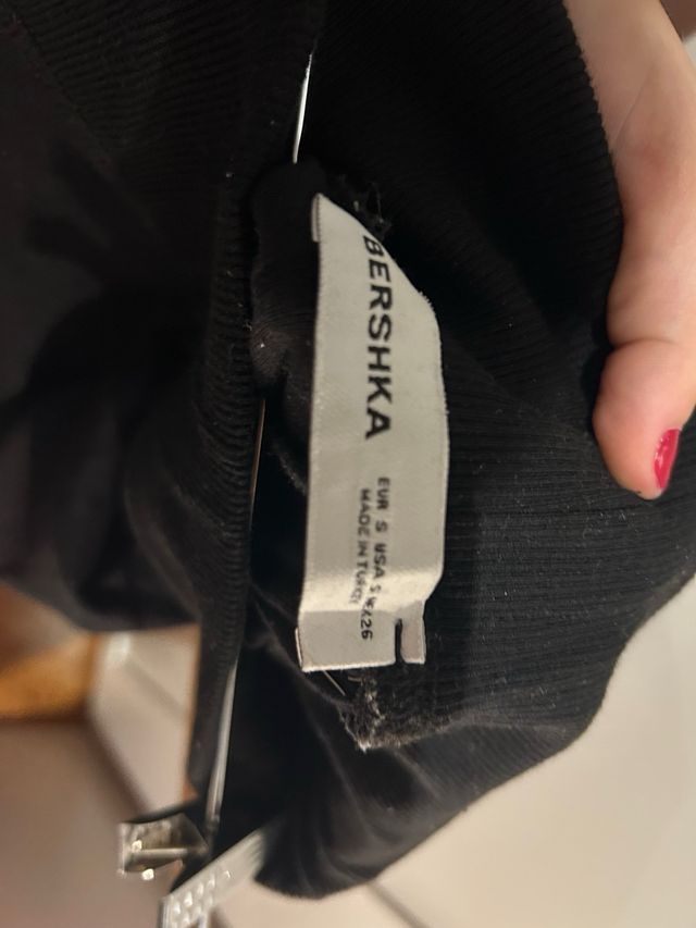 Pantalones negros acampanados