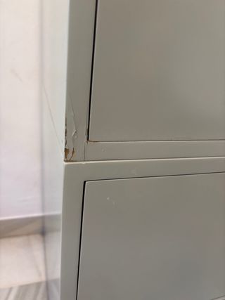 Tavoli e cassetti portaoggetti ausiliari 