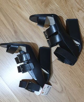 Sandalias tacón tiras Zara negro talla 36