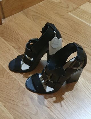 Sandalias tacón tiras Zara negro talla 36
