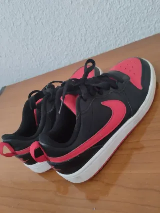 Zapatillas Nike Negras y Rojas