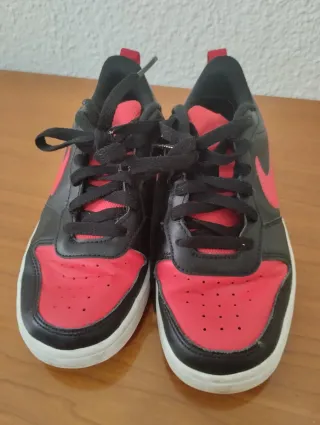 Zapatillas Nike Negras y Rojas