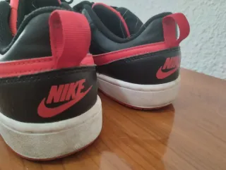 Zapatillas Nike Negras y Rojas