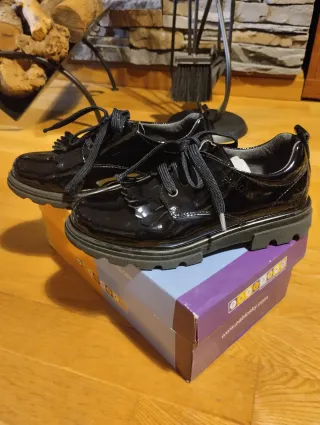 Zapatos charol niña Pablosky azul