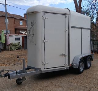 Remolque de fibra para dos caballos