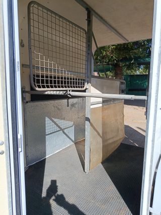 Remolque de fibra para dos caballos