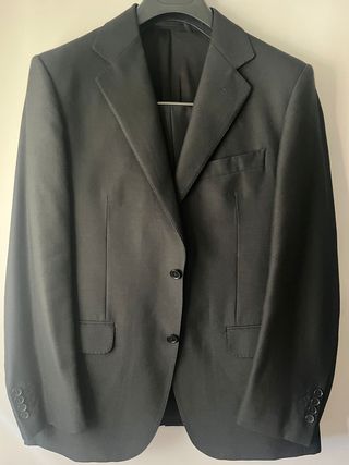 Traje negro para eventos