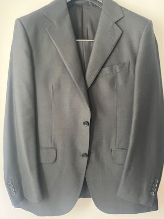 Traje negro para eventos