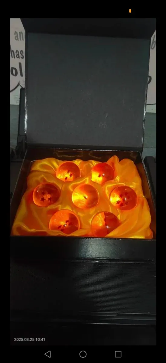 Caja expositora con las Bolas de Dragonbal Z