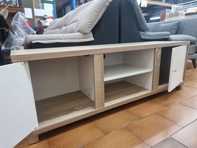 Mueble TV bajo madera y blanco