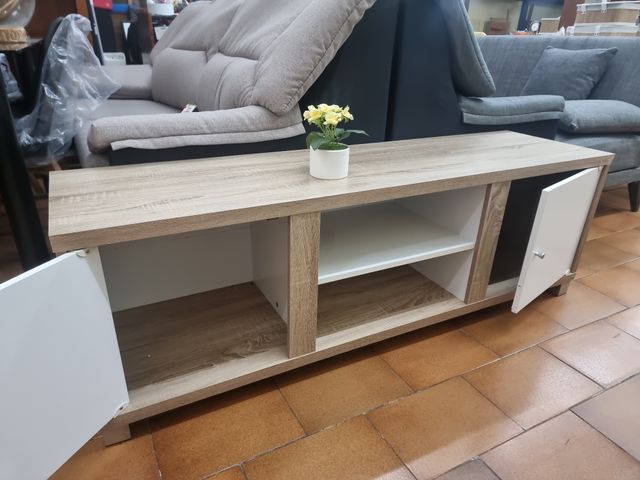 Mueble TV bajo madera y blanco