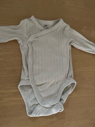 Conjunto bebé H&M 2-4 meses body y pantalón